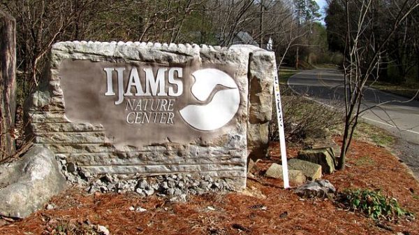 Sign at the entrance to the Ijams Nature Center in Knoxville, Tennessee, USA